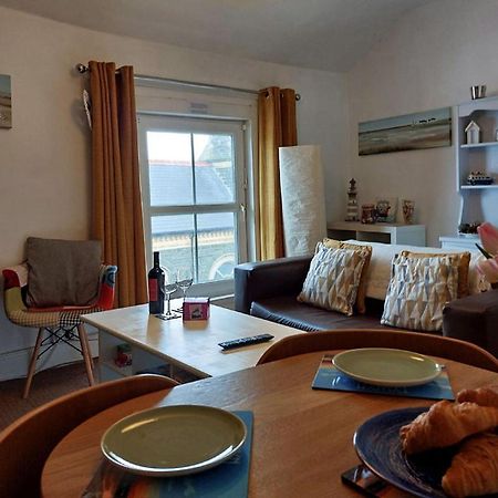 Salt Marsh Apartment Tywyn Exterior photo