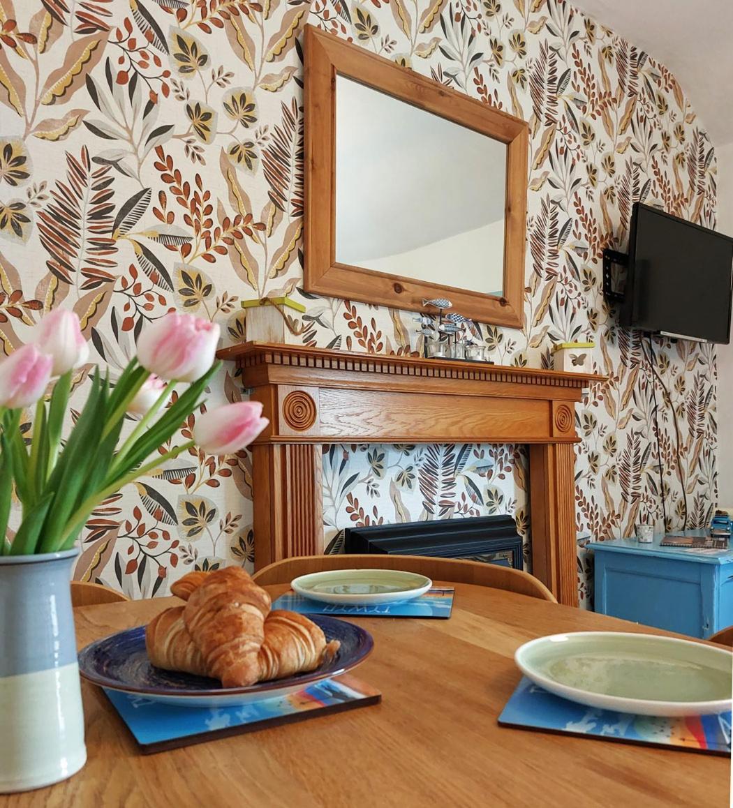 Salt Marsh Apartment Tywyn Exterior photo